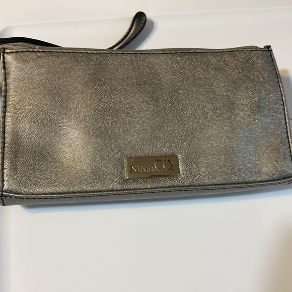 Nine & Co women’s silver wristlet wallet ruffle front fits phone 8x4… - Picture 2 of 4